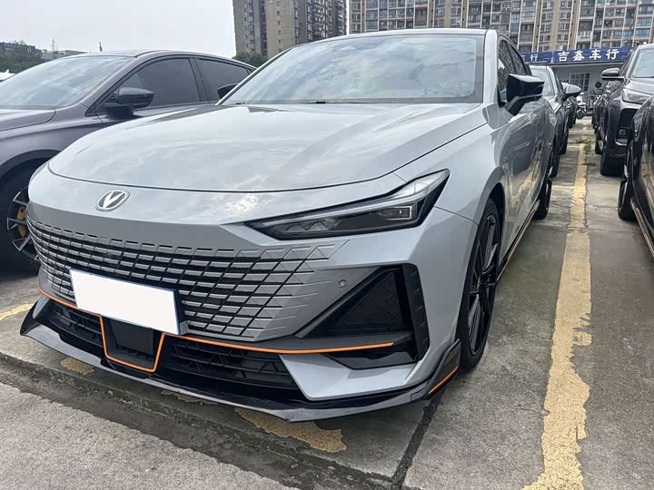 Фото 1 - Changan UNI-V