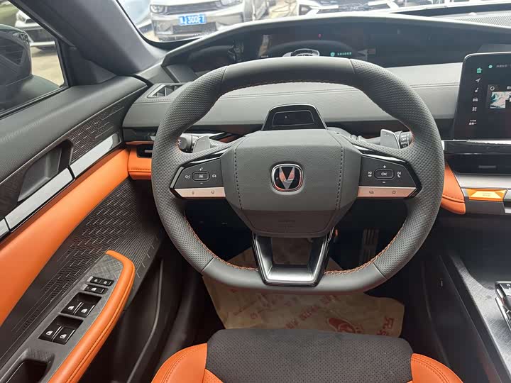 Фото 9 - Changan UNI-V