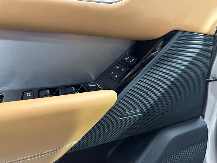 Фото 7 - Land Rover Range Rover Velar