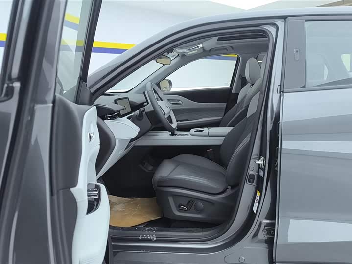 Фото 9 - Changan UNI-Z Hybrid