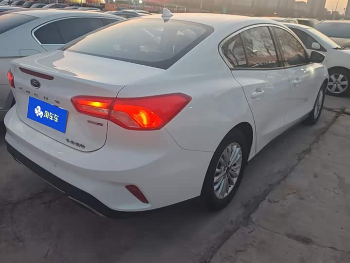 Фото 3 - Ford Focus