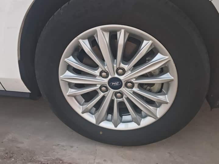 Фото 6 - Ford Focus