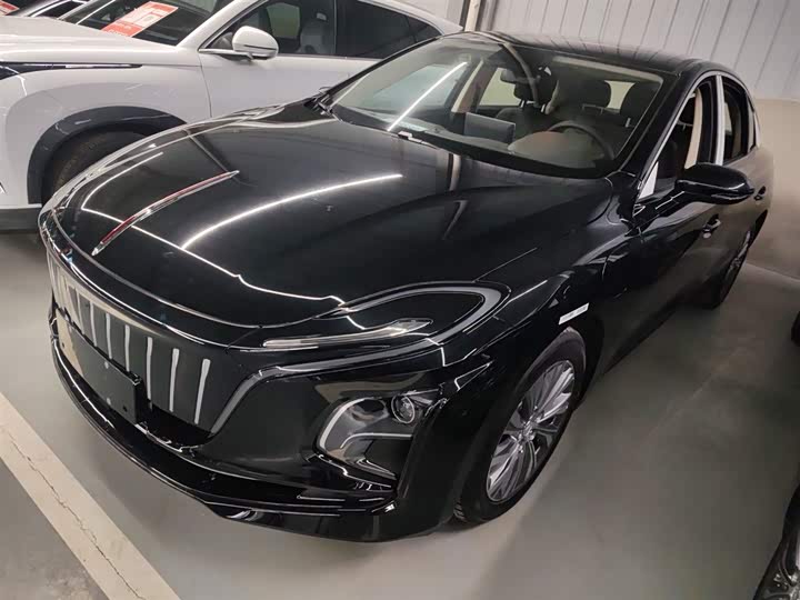 Фото 2 - Hongqi E-QM5