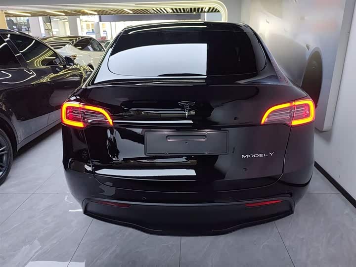 Фото 6 - Tesla Model Y