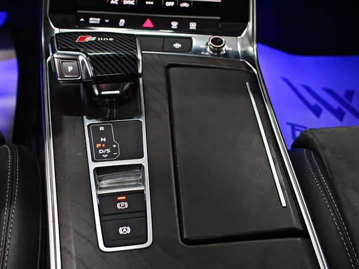 Фото 8 - Audi A6L