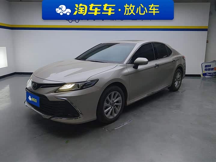 Фото 1 - Toyota Camry