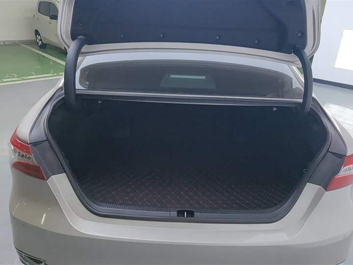 Фото 4 - Toyota Camry