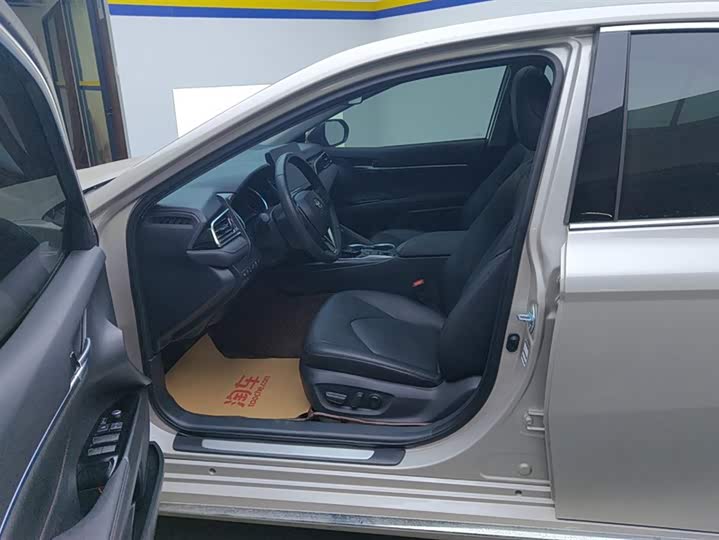 Фото 9 - Toyota Camry