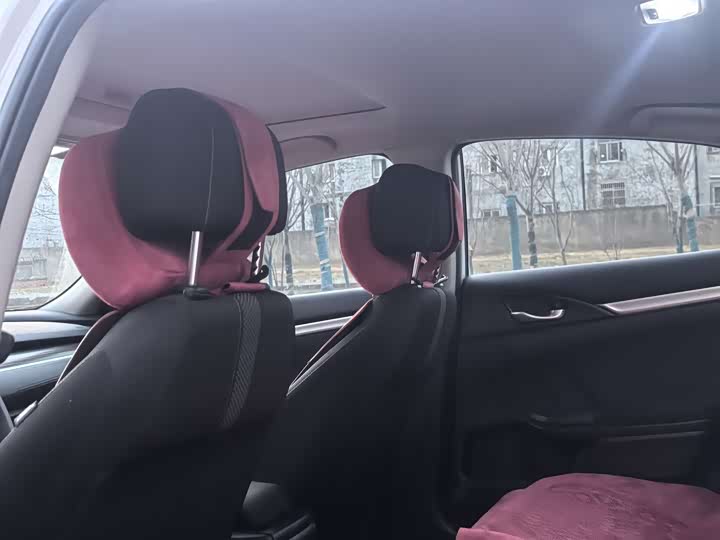 Фото 9 - Honda Civic