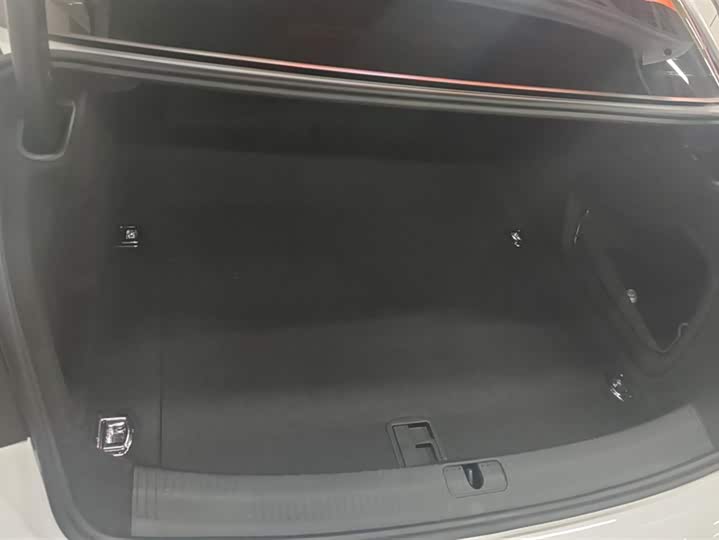 Фото 4 - Audi A4L