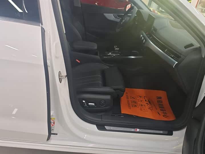 Фото 8 - Audi A4L