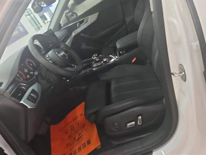 Фото 9 - Audi A4L