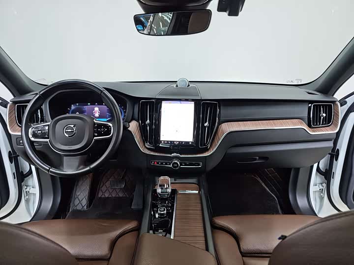 Фото 7 - Volvo XC60