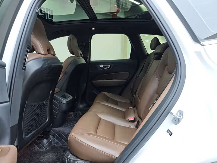 Фото 9 - Volvo XC60