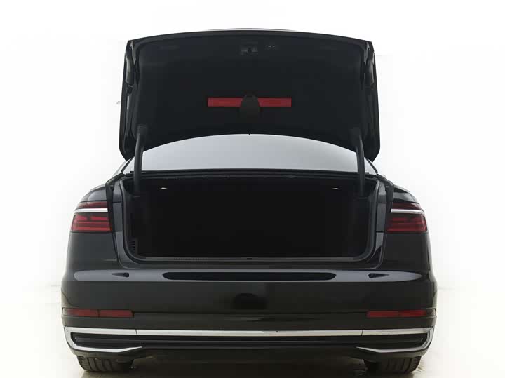 Фото 7 - Audi A8