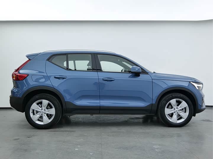Фото 8 - Volvo XC40