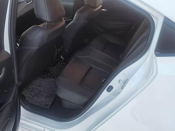 Фото 7 - Toyota Corolla