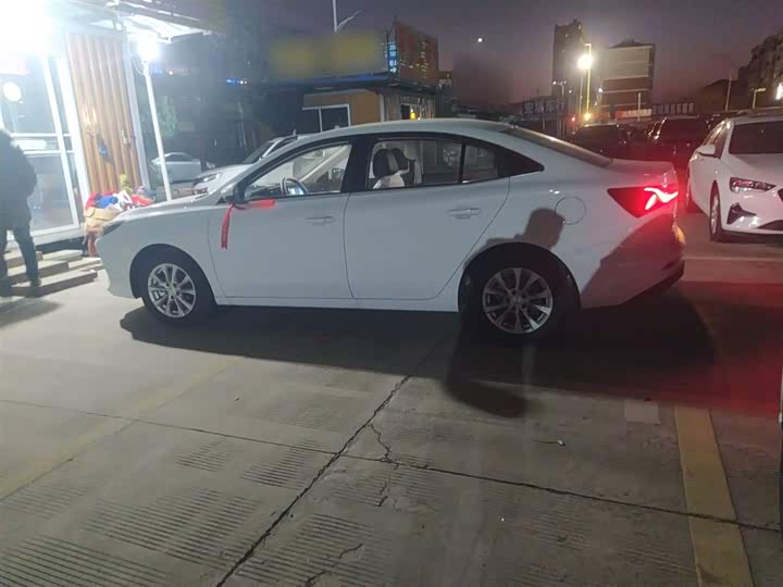 Фото 5 - Roewe i5