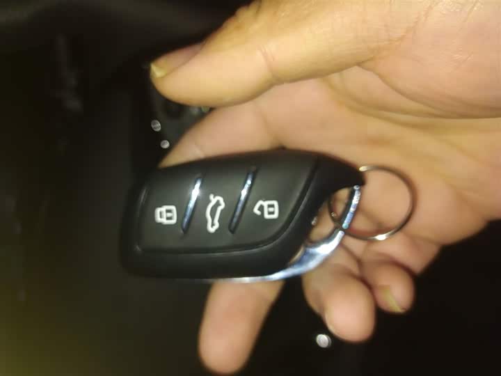 Фото 9 - Roewe i5