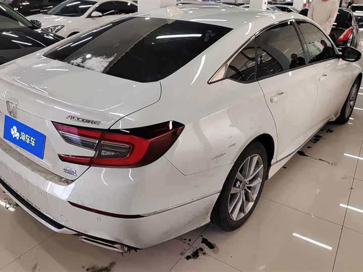 Фото 3 - Honda Accord