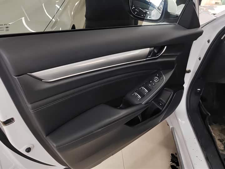 Фото 7 - Honda Accord