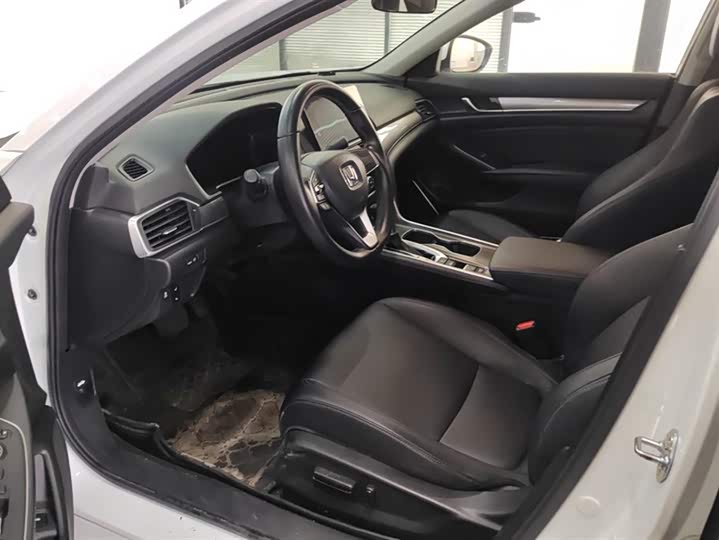 Фото 9 - Honda Accord