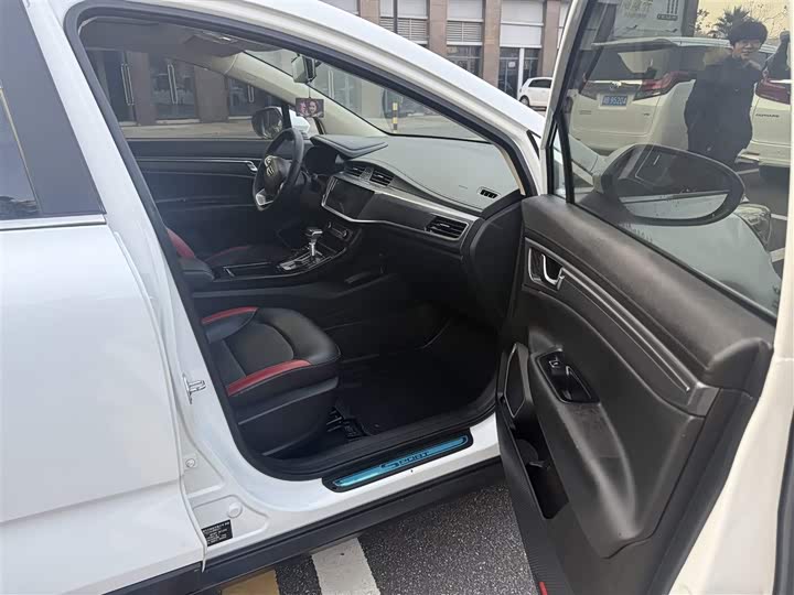 Фото 9 - Geely Emgrand GS