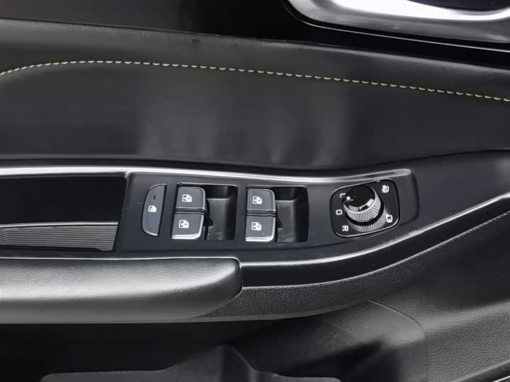 Фото 9 - Bestune B70