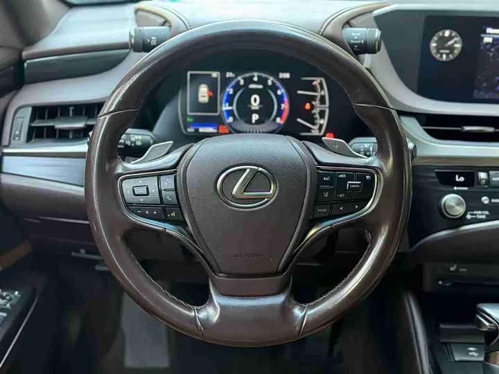 Фото 6 - Lexus ES