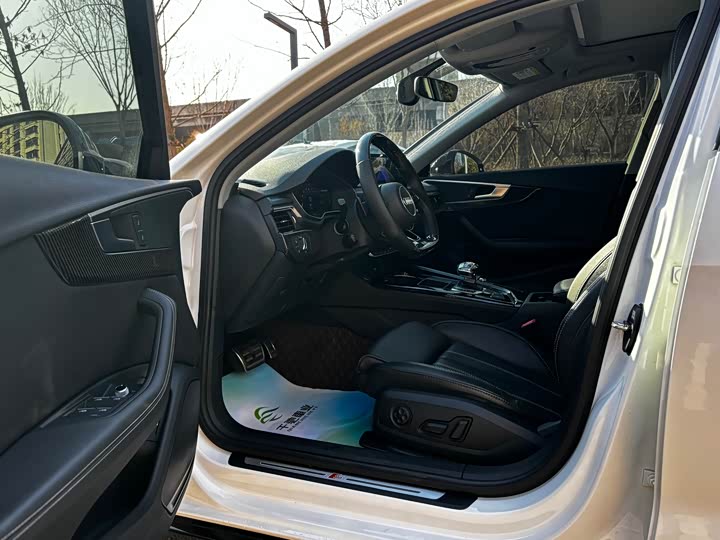 Фото 4 - Audi A4L