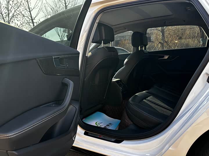 Фото 5 - Audi A4L