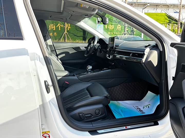 Фото 7 - Audi A4L