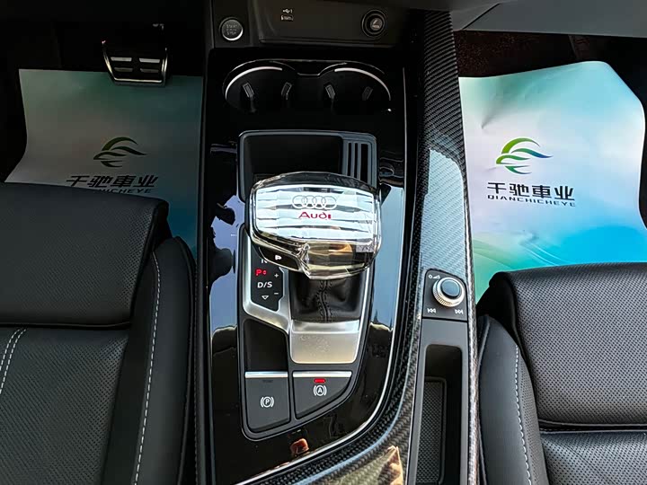 Фото 8 - Audi A4L