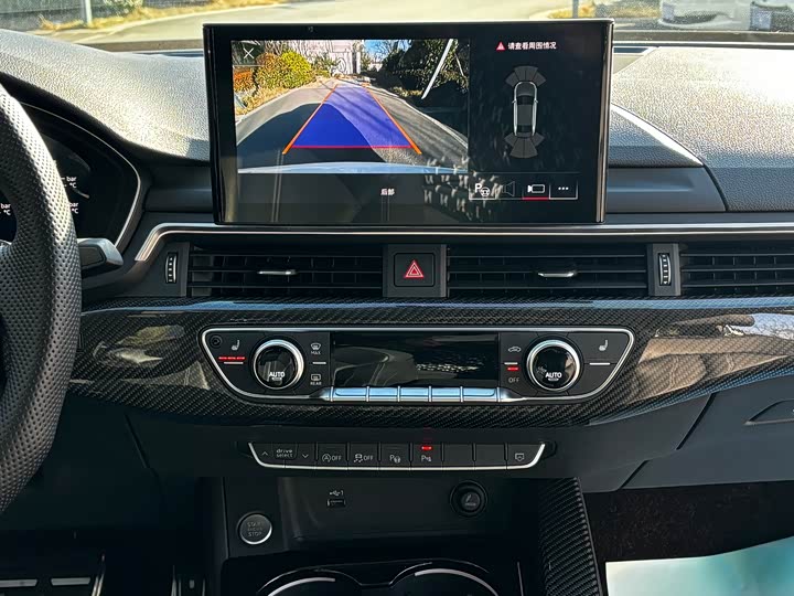 Фото 9 - Audi A4L