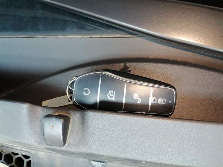 Фото 9 - BYD Song L DM-i Hybrid