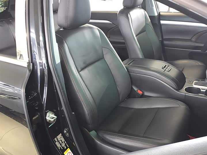 Фото 4 - Toyota Highlander