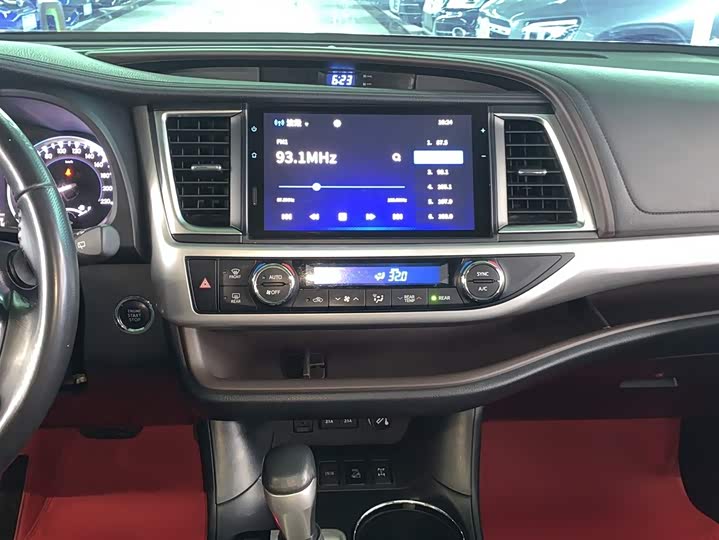 Фото 8 - Toyota Highlander