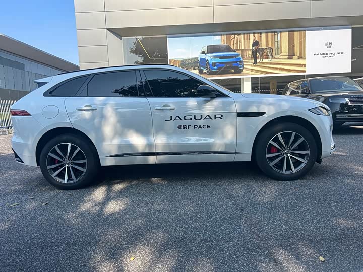 Фото 8 - Jaguar F-Pace