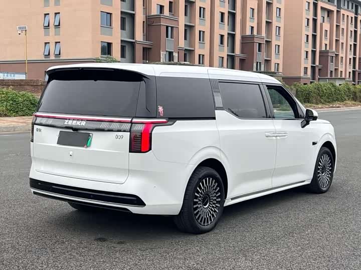 Фото 7 - Zeekr 009