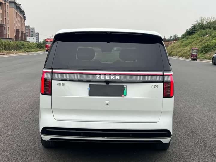 Фото 8 - Zeekr 009