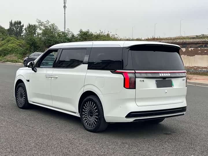 Фото 9 - Zeekr 009