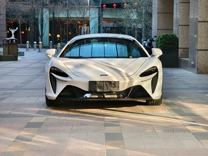 Фото 2 - McLaren Artura