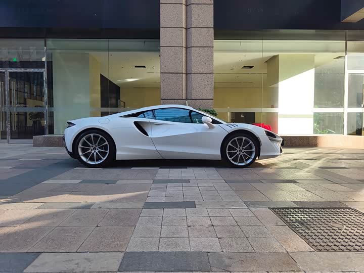 Фото 6 - McLaren Artura