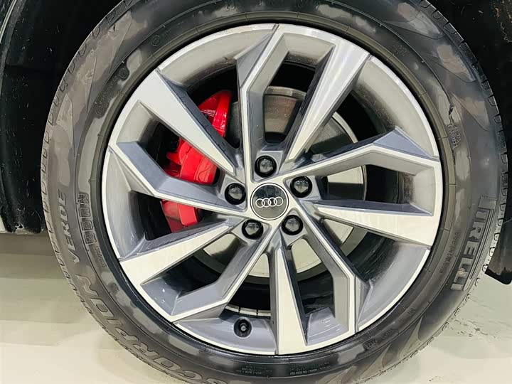 Фото 8 - Audi Q5L