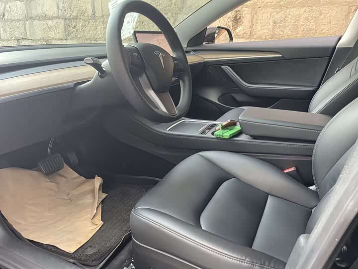 Фото 4 - Tesla Model 3