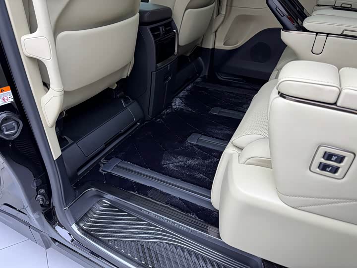 Фото 8 - Toyota Vellfire