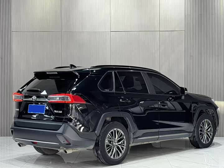 Фото 4 - Toyota Wildlander