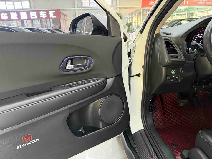 Фото 9 - Honda Vezel