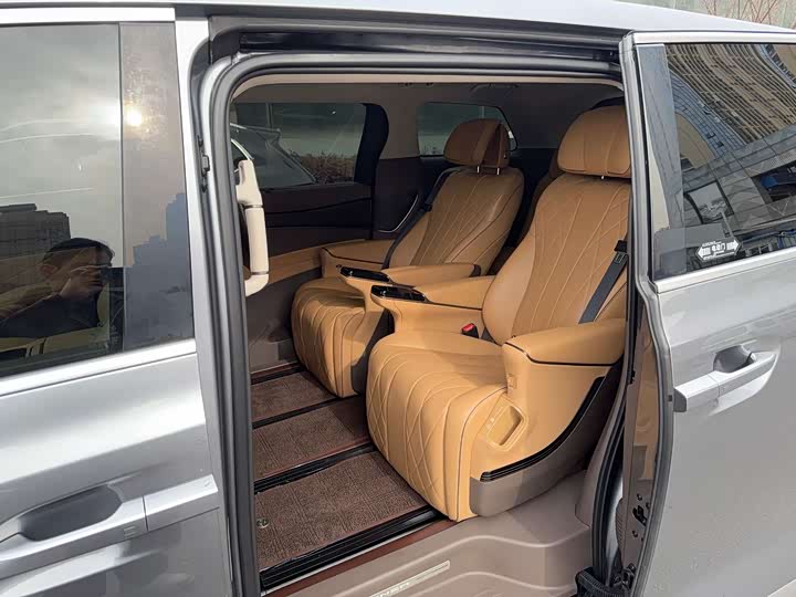 Фото 4 - Denza D9