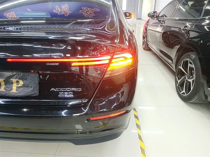 Фото 8 - Honda Accord